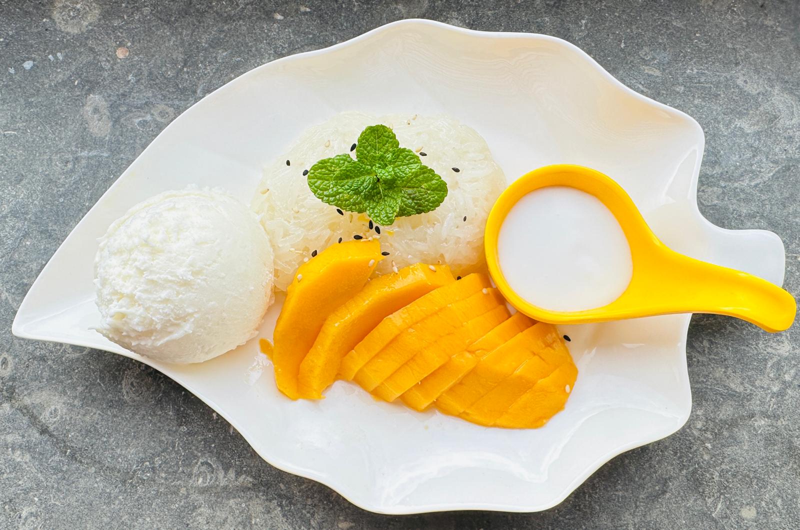 Kao Neow Ma Muang & Ice Cream